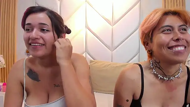 AnnieAndReach's cam snapshot