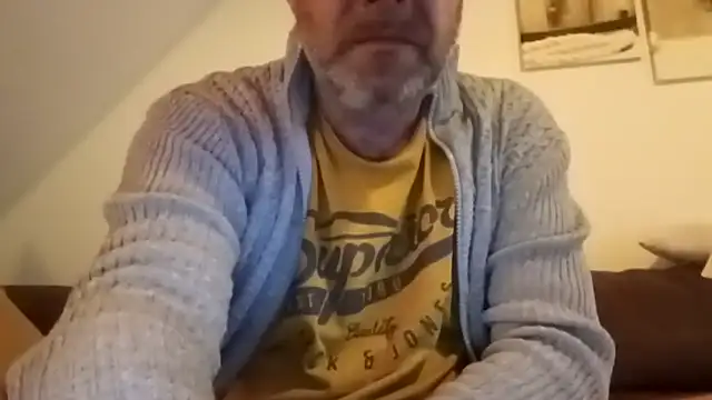 BigUncut_19x6's cam snapshot