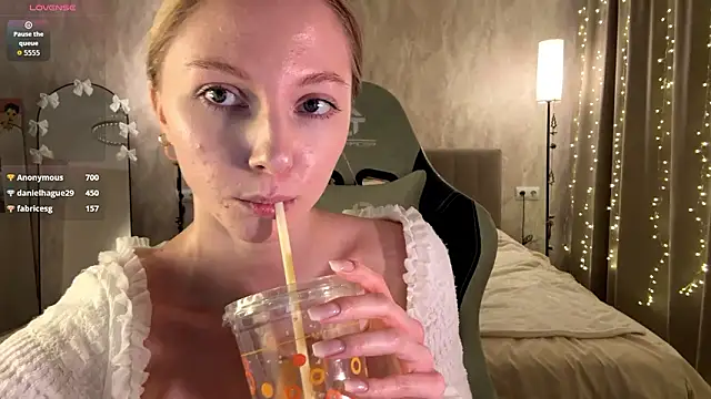 BrightAnnie's cam snapshot