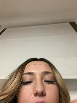 Coco-Love live sex cam