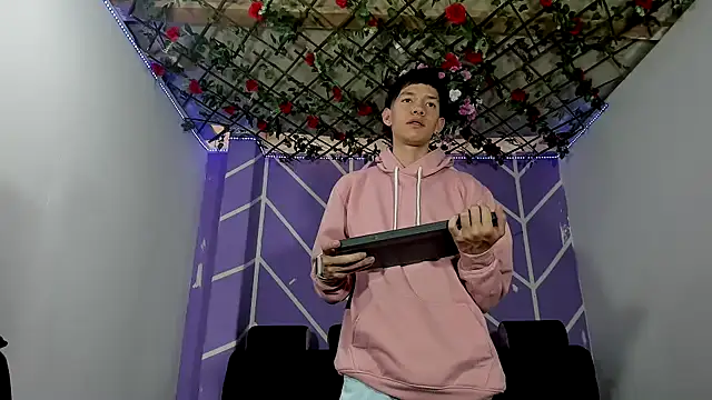 heyy_noah11 live sex cam