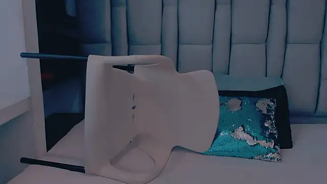 ScarletHoot_'s cam snapshot