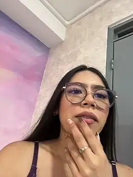 mara_swan_'s cam snapshot