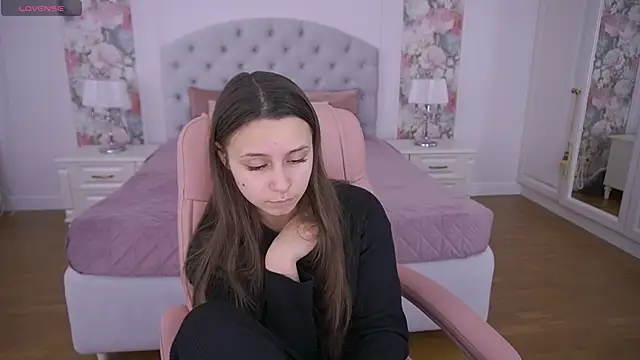 TinyNatalie's cam snapshot