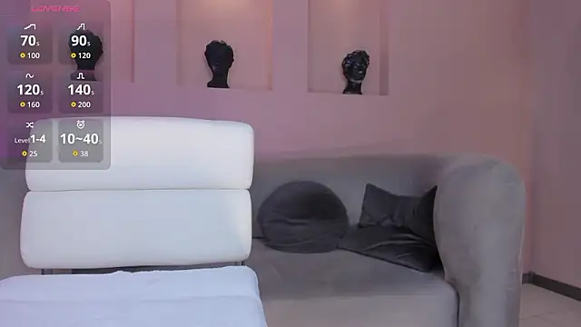 NiaHolland live sex cam