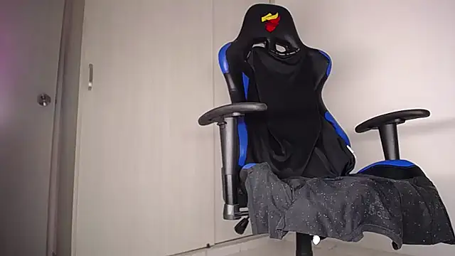 MAXJONES_2 live sex cam