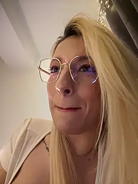 Ella_Charm's cam snapshot