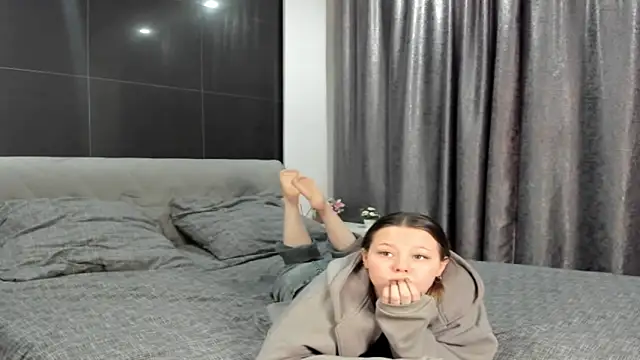 aloreana's cam snapshot