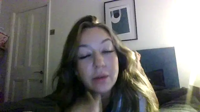 Busty-Bambi's cam snapshot