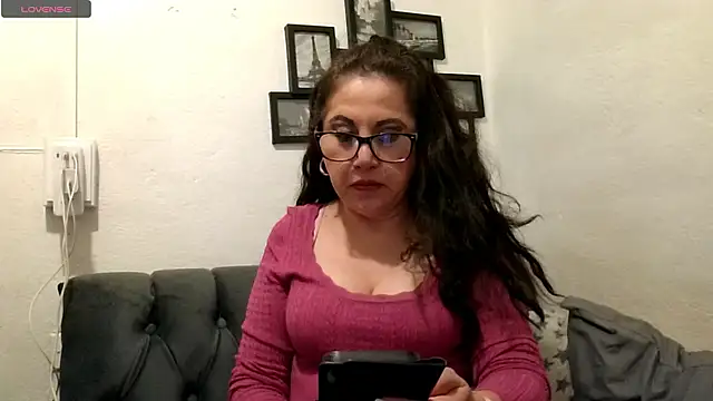 MirandaLatinaLovely's cam snapshot