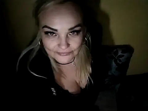 AureliaLove35's cam snapshot