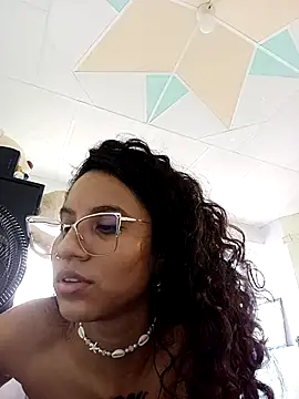 Karii-R live sex cam