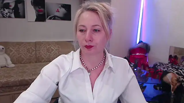 MistressMilfa's cam snapshot