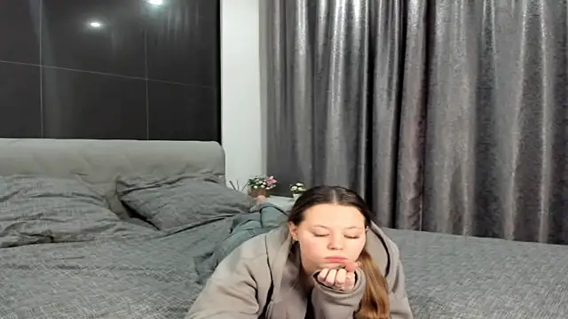 aloreana's cam snapshot