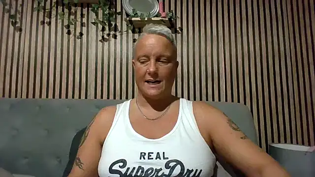 Bendoverbetty3's cam snapshot