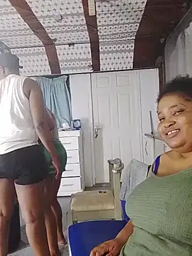 MassiveBoobsxxxx's cam snapshot