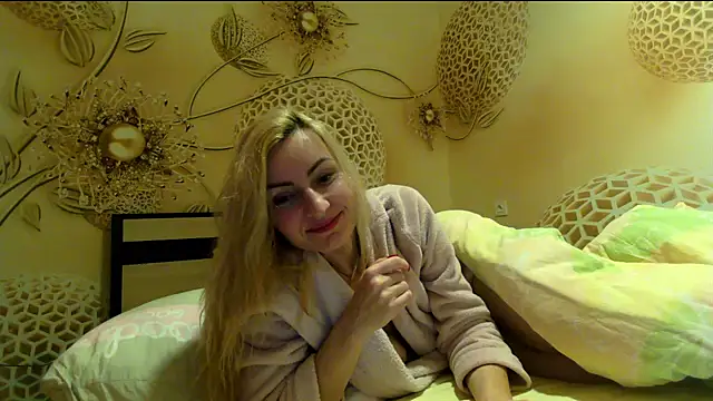 Yourrealgirl's cam snapshot