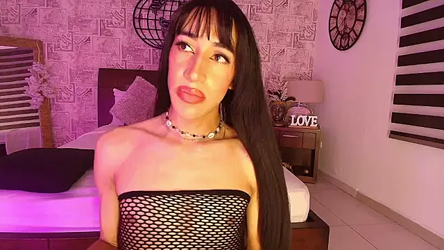 Nayla_Monroee live sex cam