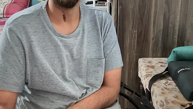 MakeMeAwareAah's cam snapshot