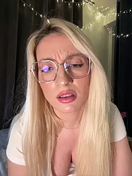 Ella_Charm's cam snapshot