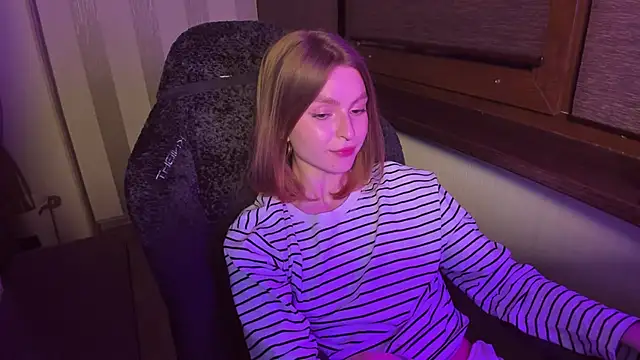 MollyRufous's cam snapshot