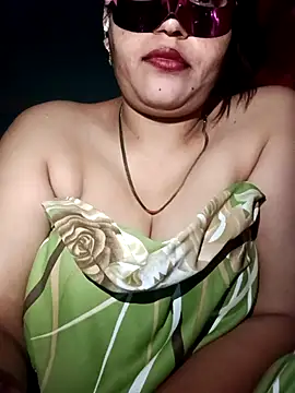 01Mona's cam snapshot