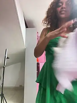 PrettyLia's cam snapshot