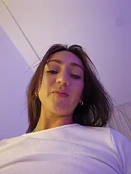 Ninabigtitied's cam snapshot