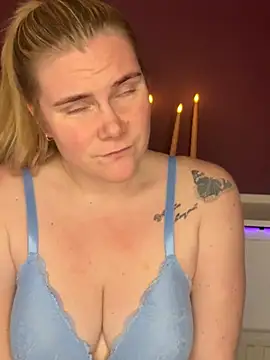 SexyBlondJoanna's cam snapshot