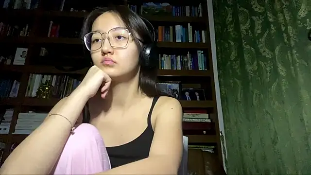 LinaClous's cam snapshot