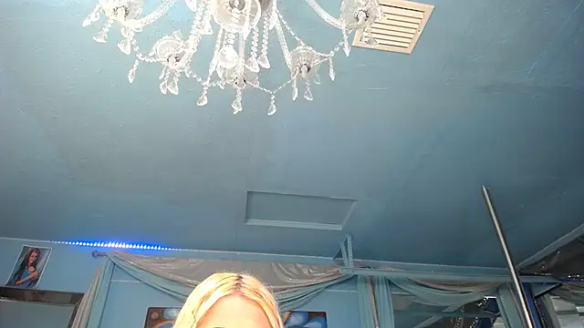 ADRIANNA_FOX's cam snapshot