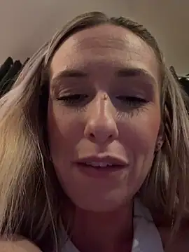 lola_tentatiion's cam snapshot