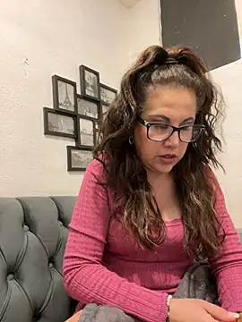 MirandaLatinaLovely's cam snapshot