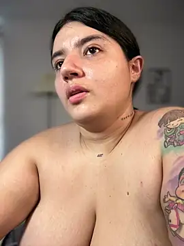 horny_roomiess's cam snapshot