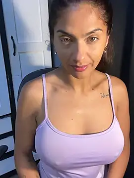 chicachocolate01 live sex cam