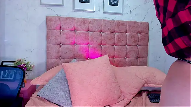 Maddy_Mills's cam snapshot