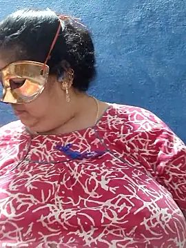 tamilthanushri live sex cam