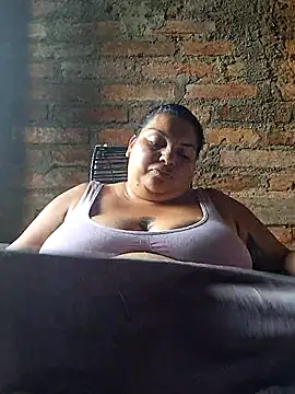 chubby_sexy_big_tits's cam snapshot