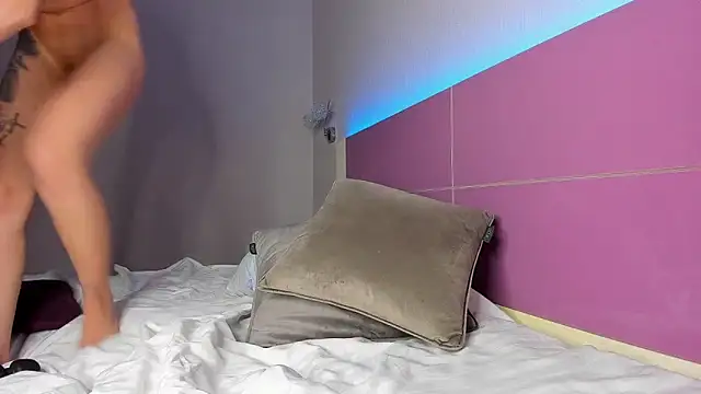 CrazyWomen's cam snapshot