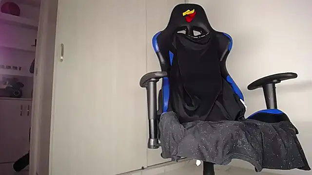 MAXJONES_2's cam snapshot