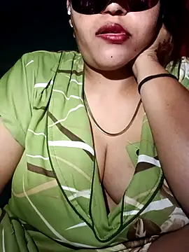 01Mona's cam snapshot