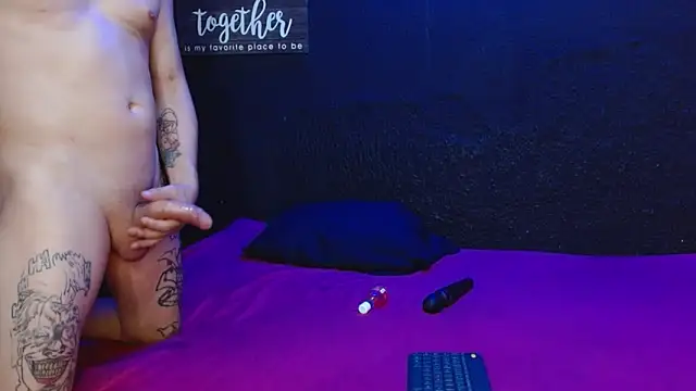 ASTRIDBULM live sex cam