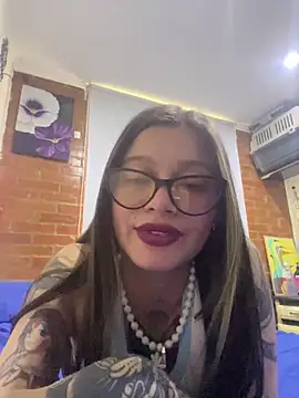 KoraSweett live sex cam