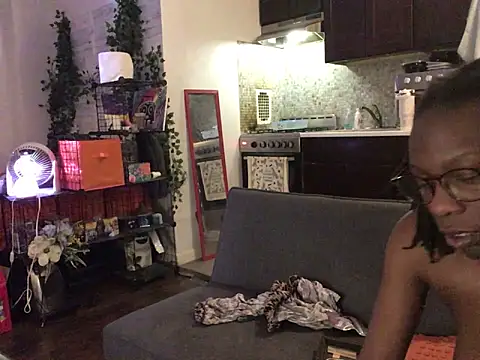 littyleesh1 live sex cam