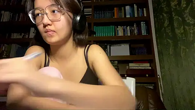 LinaClous live sex cam