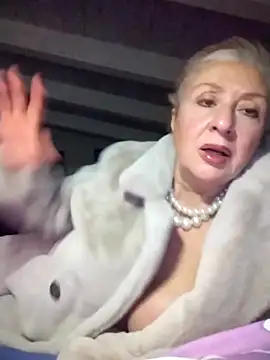 divinaerotica's cam snapshot