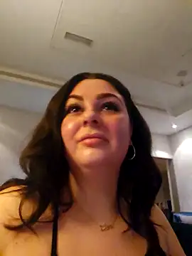 BaddieBellaUK live sex cam