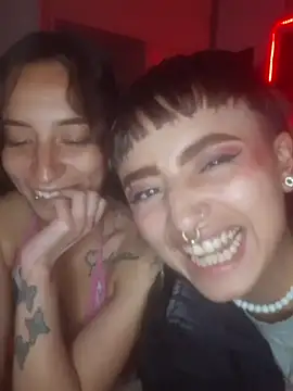 AlexxaAndRileyy live sex cam