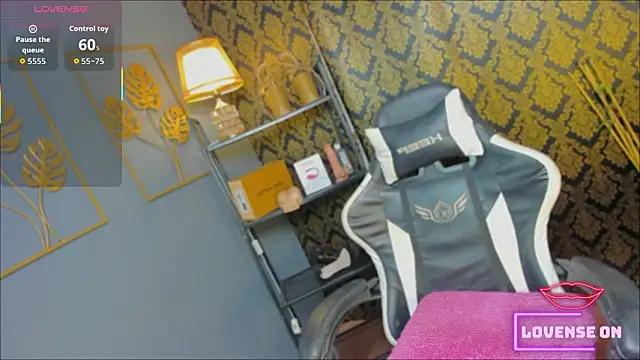 KrazzyElliot live sex cam