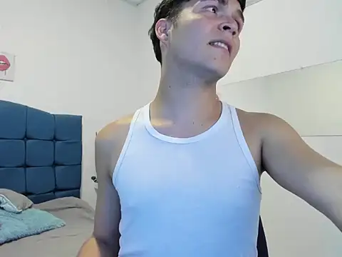 Aaron_Foxxx live sex cam